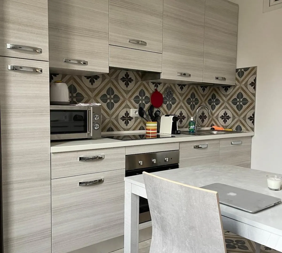 Apartment Rosso Mxp E Lago Maggiore Aeroporto A 7 Min Somma Lombardo